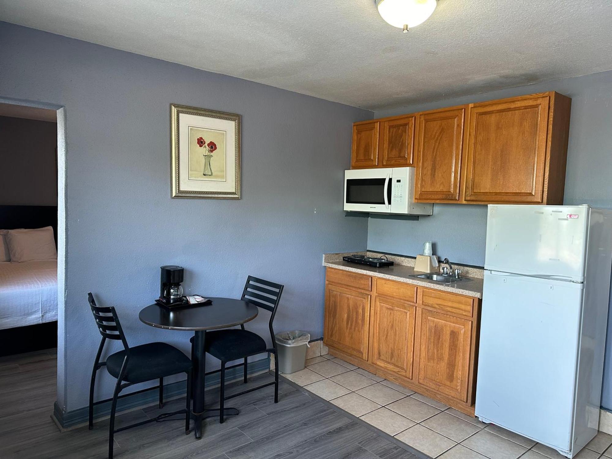 Americas Best Value Inn And Suites Groves Екстер'єр фото