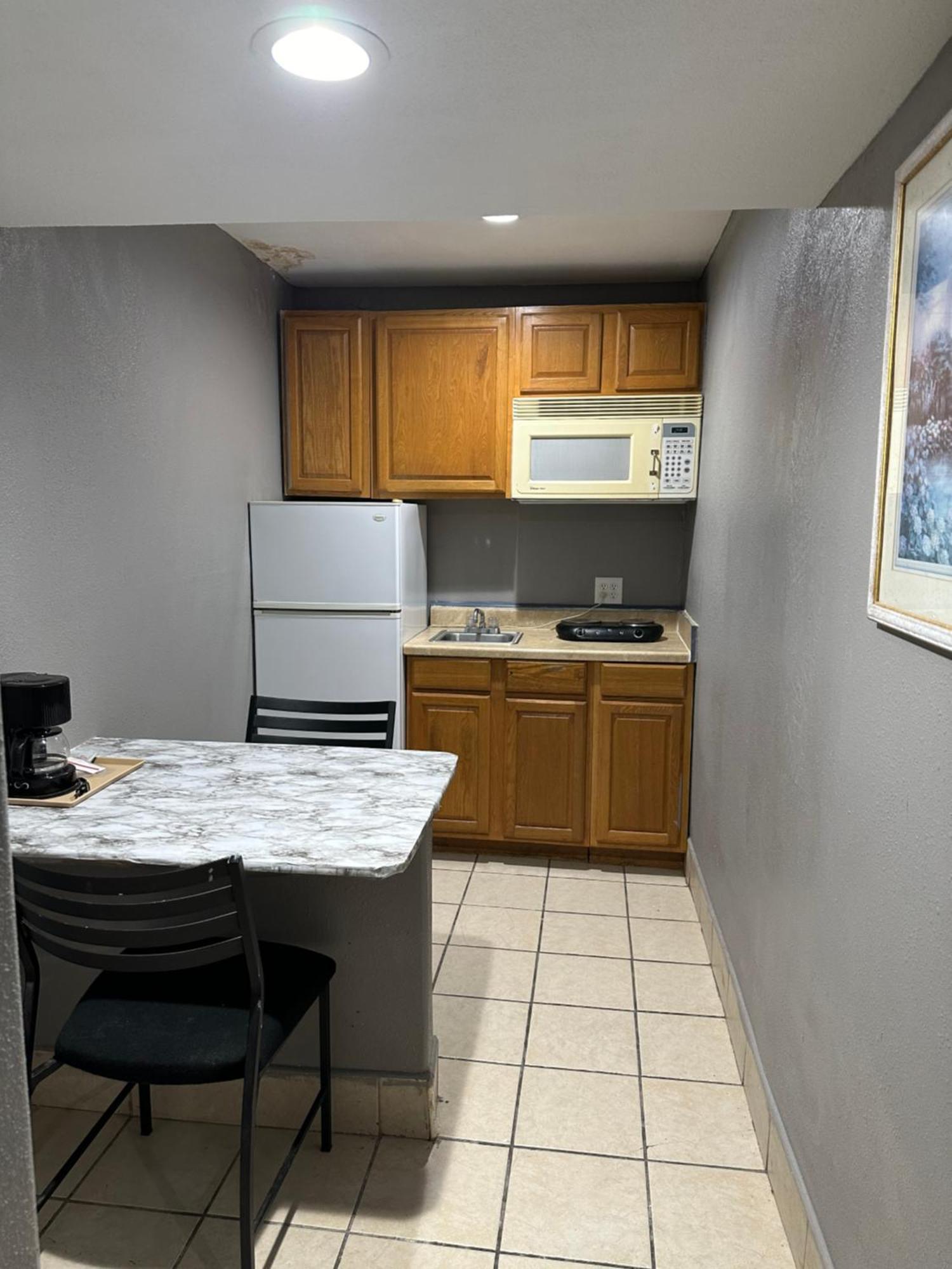 Americas Best Value Inn And Suites Groves Екстер'єр фото