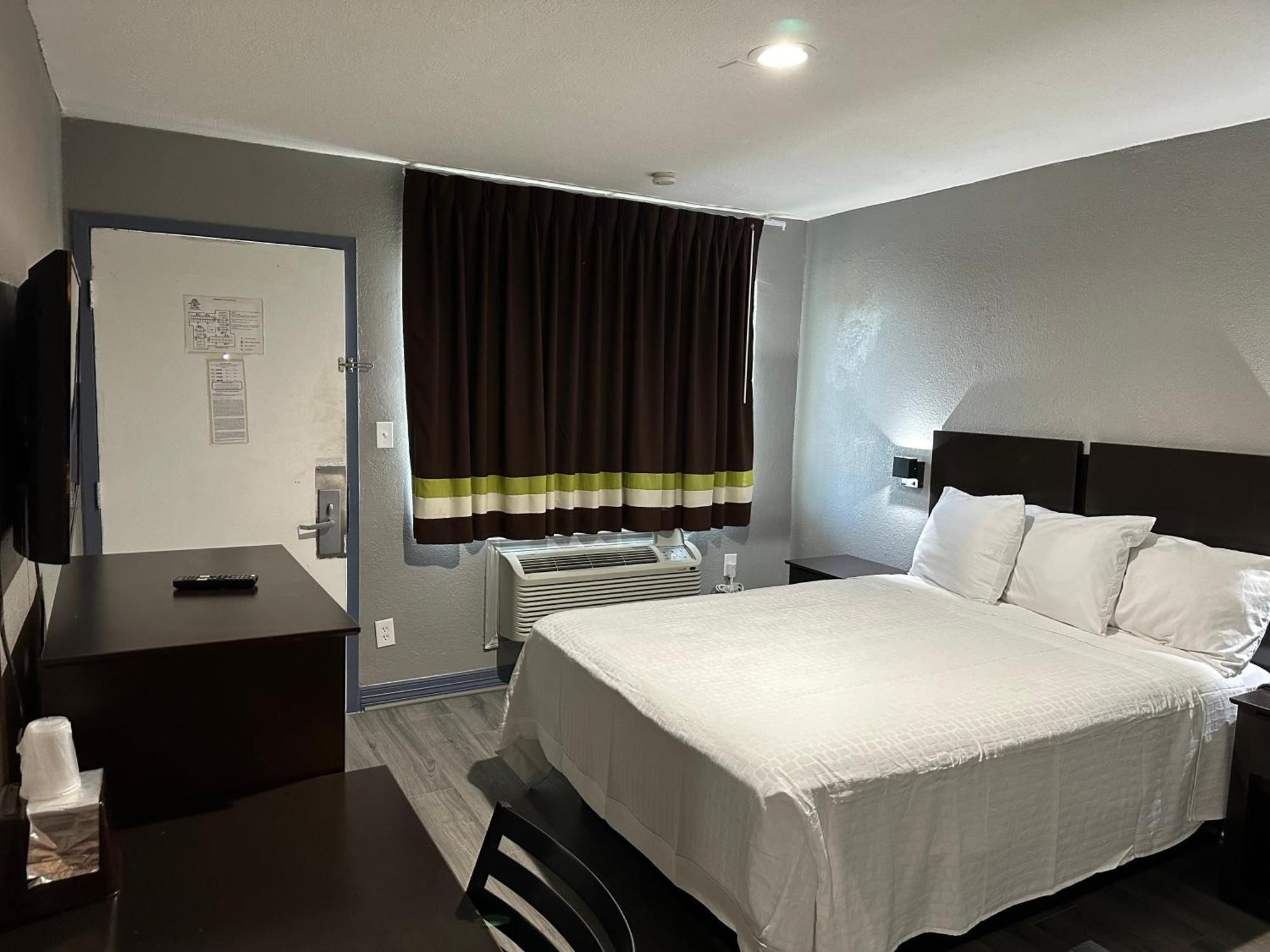 Americas Best Value Inn And Suites Groves Екстер'єр фото