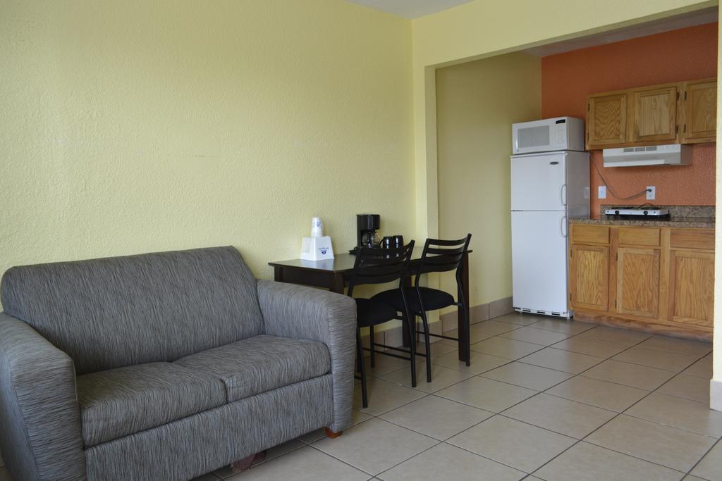 Americas Best Value Inn And Suites Groves Екстер'єр фото
