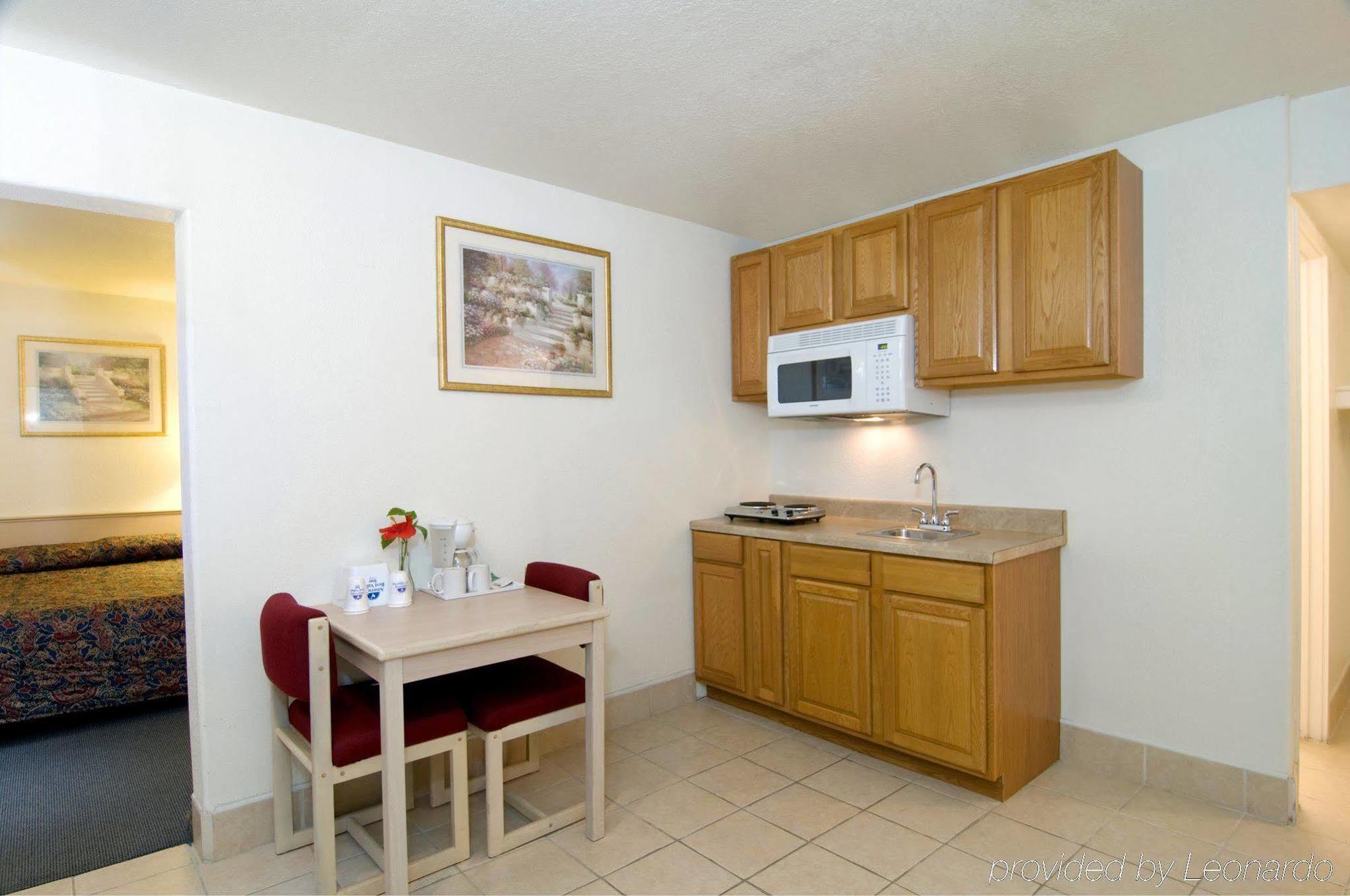 Americas Best Value Inn And Suites Groves Екстер'єр фото