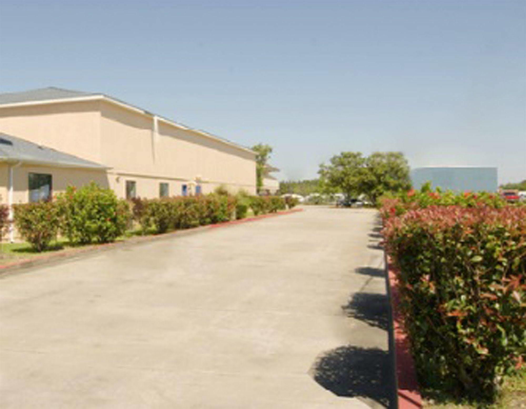 Americas Best Value Inn And Suites Groves Екстер'єр фото