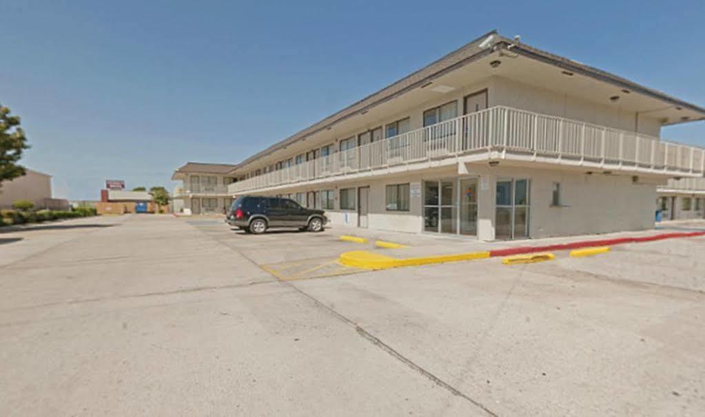 Americas Best Value Inn And Suites Groves Екстер'єр фото